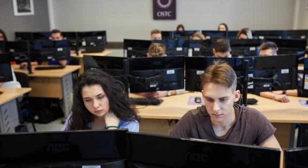 Studenci podczas zajęć w Wyższej Szkole Bankowej w Gdańsku